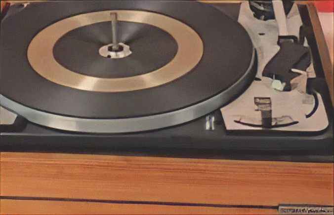 Platine DJ vintage — placement des tables et piste de danse DJ mariage DJ professionnel DJ anniversaire The French Deejay's