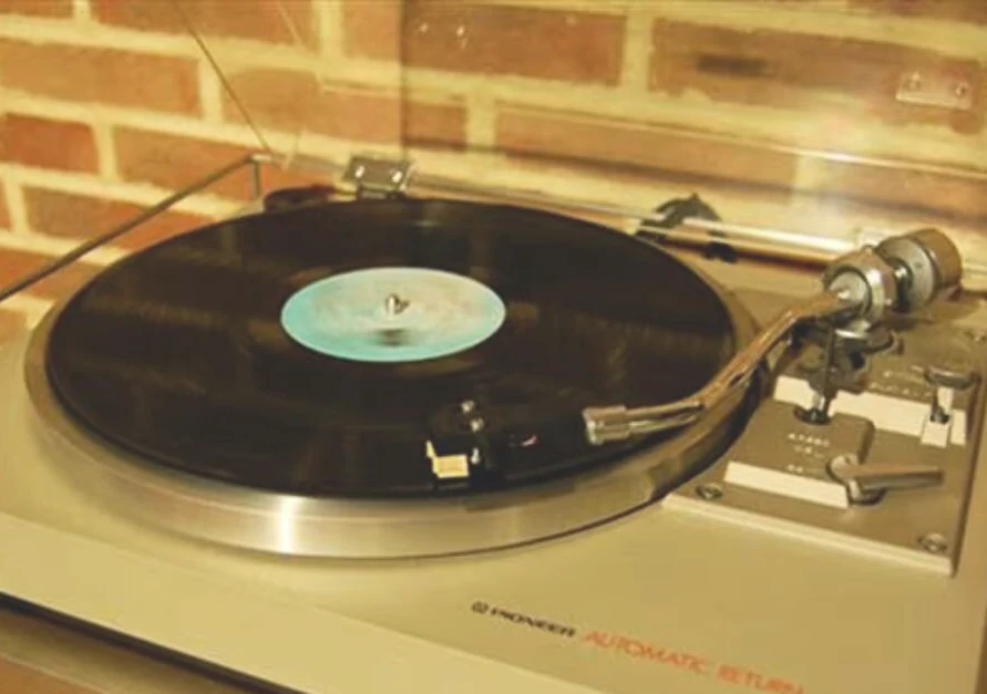 Platine vinyle vintage — SACEM DJ mariage DJ anniversaire DJ association The French Deejay's
