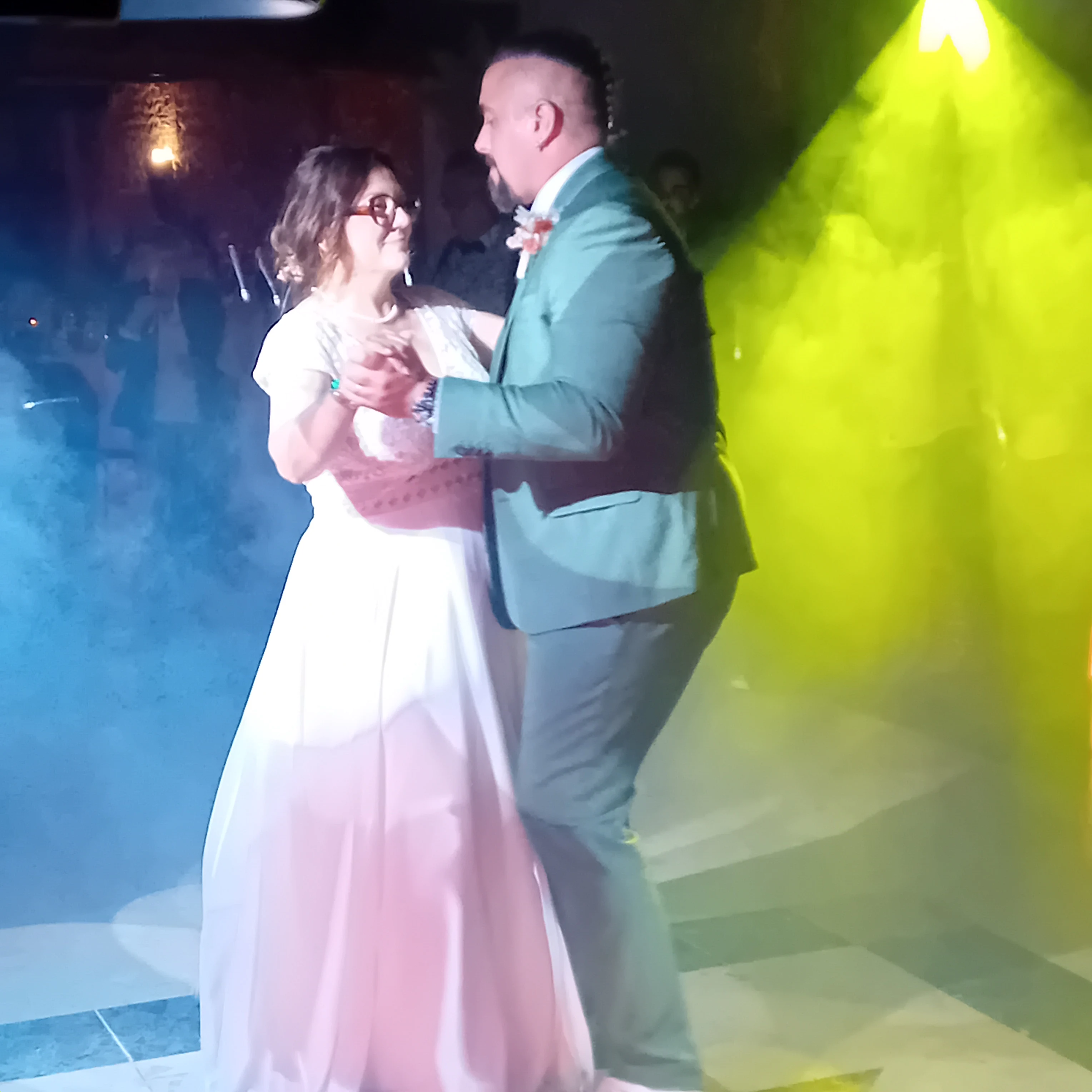 Ouverture de bal, contraste bleu et jaune — DJ mariage The French Deejay's