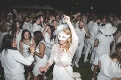 Soirée blanche, ambiance festive — DJ association DJ collectivité The French Deejay's
