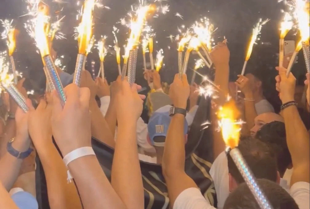Torches lumineuses, soirée anniversaire — DJ anniversaire The French Deejay's
